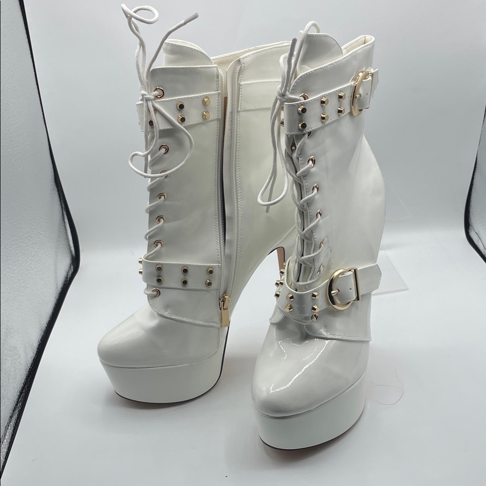 Cape Robbin White Lace-Up Platform Boots with Gold Accents size 10